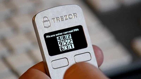 TREZOR是市场上最古老的硬件比特币钱包