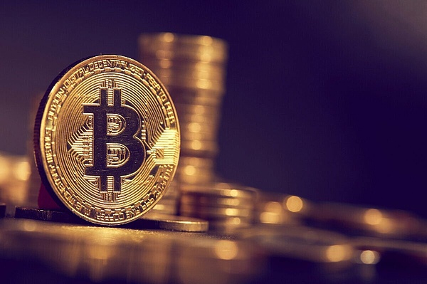 比特币与美国股市的相关性触及20个月低点——比特币看涨？