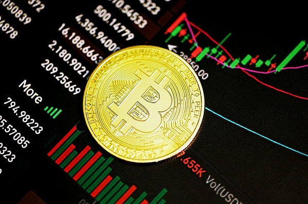 比特币（$BTC）鲸鱼和巨款仍处于“风险模式”