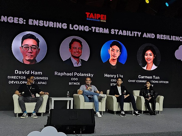 CoinW首席通讯官Carmen Tan在台北区块链周分享如何应对监管挑战