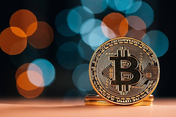 比特币（BTC）破新高后大跳水  逾30万人爆仓 12亿美元蒸发
