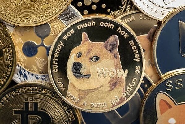BTC守稳高位、山寨币轮换减弱、DOGE与SHIB在迷雾中释放看涨信号