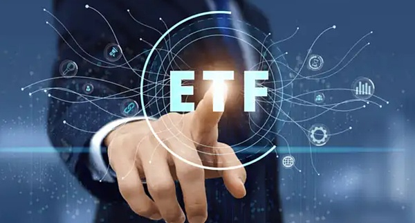 加密圈一周爆 24 份 ETF 申请、巨头们在抢什么？