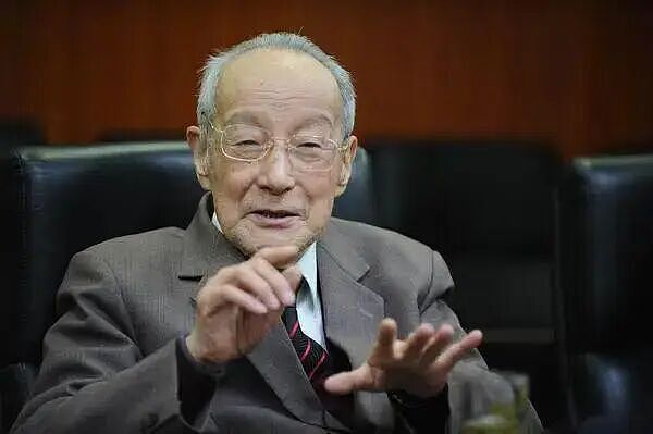 多年隐忍换来一招封喉：稀土“王炸”登场：懂王破防、这场70年的产业战争、你必须知道