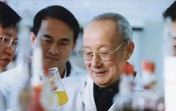 多年隐忍换来一招封喉：稀土“王炸”登场：懂王破防、这场70年的产业战争、你必须知道