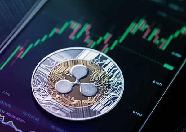 加密市场风暴后的布局机会:LINK 与 XRP 的下一个大动作