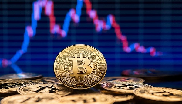 总市值涨0.77% 钱包却缩水 STRK、MNT暴跌 BTC震荡、ETH受压 币圈还得磨多久