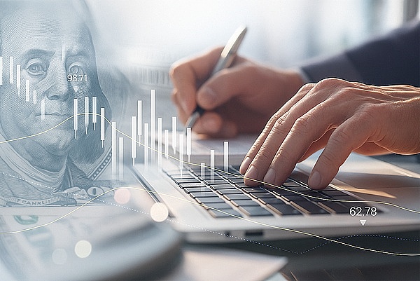 别再比链 先把账法换了：从“折扣经济”到“价值回流”