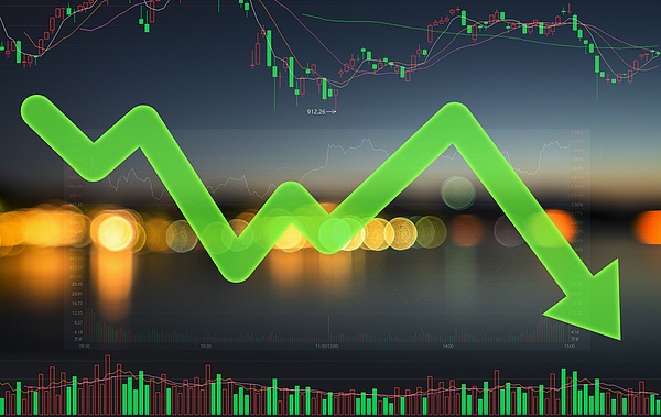 BTC冲10.5万又回调、UNI暴涨45%、加密房贷要来了?