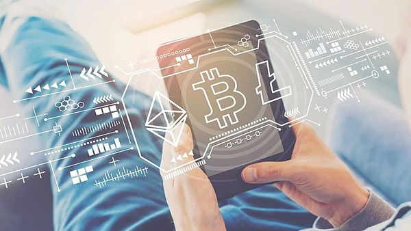 美联储降息板上钉钉?比特币迎机构强心针、金价剑指5000美元