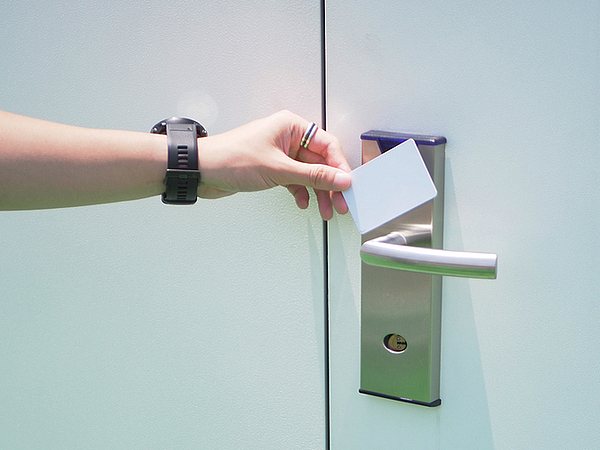 挖矿一步到位!比特大陆ANTBOX移动矿场测评