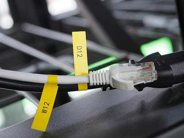 挖矿一步到位!比特大陆ANTBOX移动矿场测评