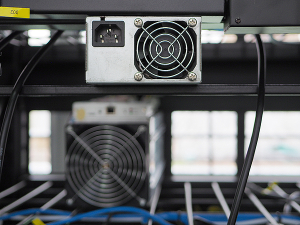 挖矿一步到位!比特大陆ANTBOX移动矿场测评