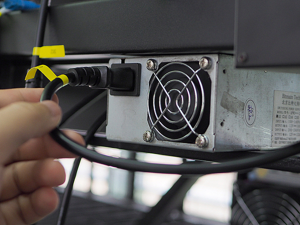 挖矿一步到位!比特大陆ANTBOX移动矿场测评