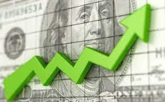Two giant whales buy 292,934 HYPEs today, IBIT ranked top 5 in the ETF this year feature image
